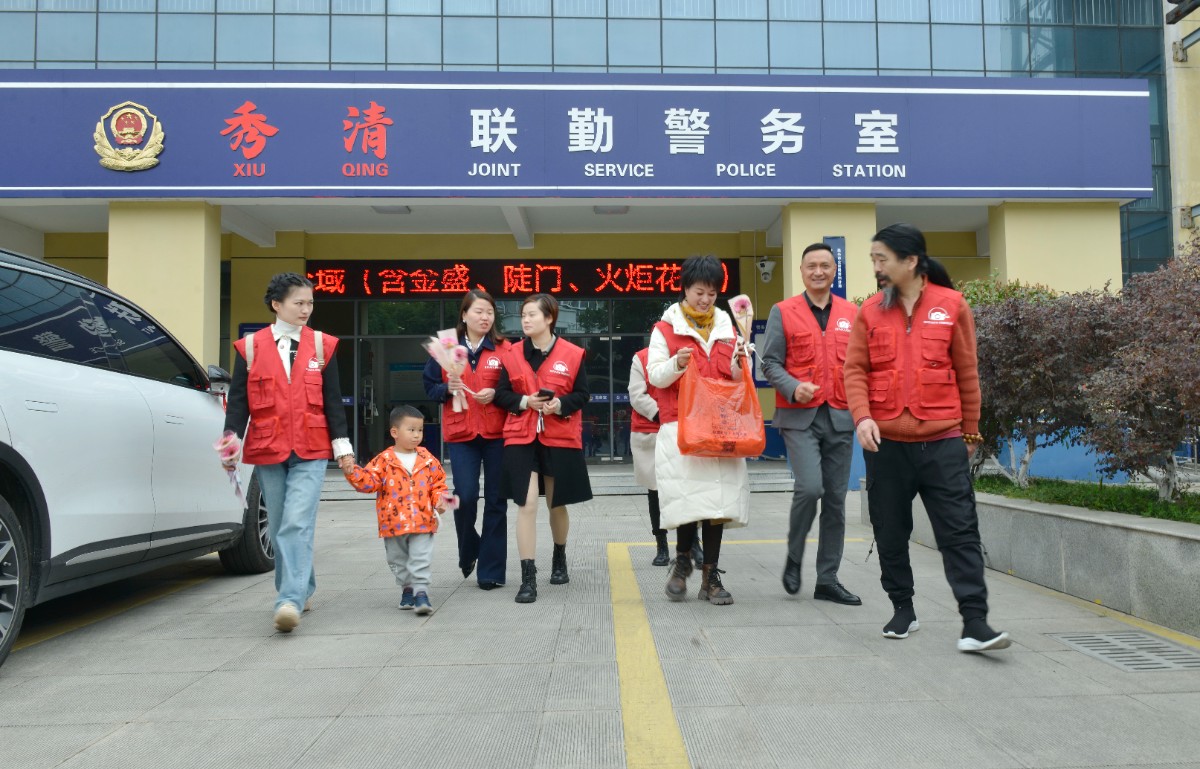 祝贺《席丫丫公益摄影女子志愿服务队》成立！