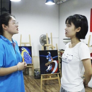 河南高校学子进课堂 画笔亦可有“温度”