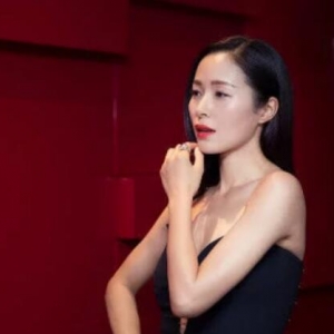崔永元唯一称赞的女明星，至今零绯闻，挣的钱都用在公益事业上