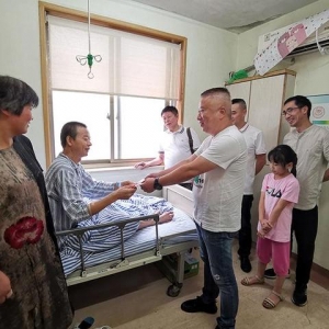 杭州市新昌商会慈善小组慰问白血病患者