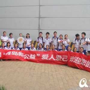 青岛少年献爱心：义卖助学 公益时长换环保作品