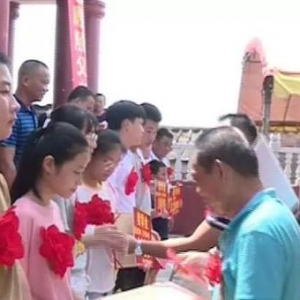 万城南福村陈氏宗亲慈善助学基金会为优秀学子发放奖学金