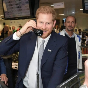 哈里王子在911慈善会上完成十亿英镑交易，其他明星也参与筹款