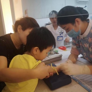 杭州478名困境儿童参加免费公益体检