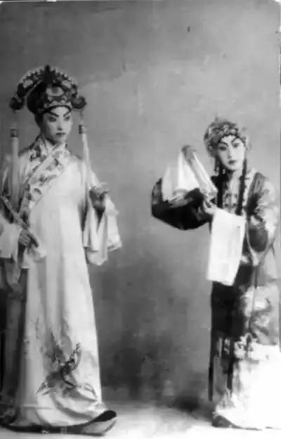 张培公到豫剧发源地穆沟村采访追忆豫剧“十八兰”的故事。