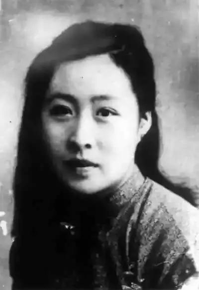 张培公到豫剧发源地穆沟村采访追忆豫剧“十八兰”的故事。