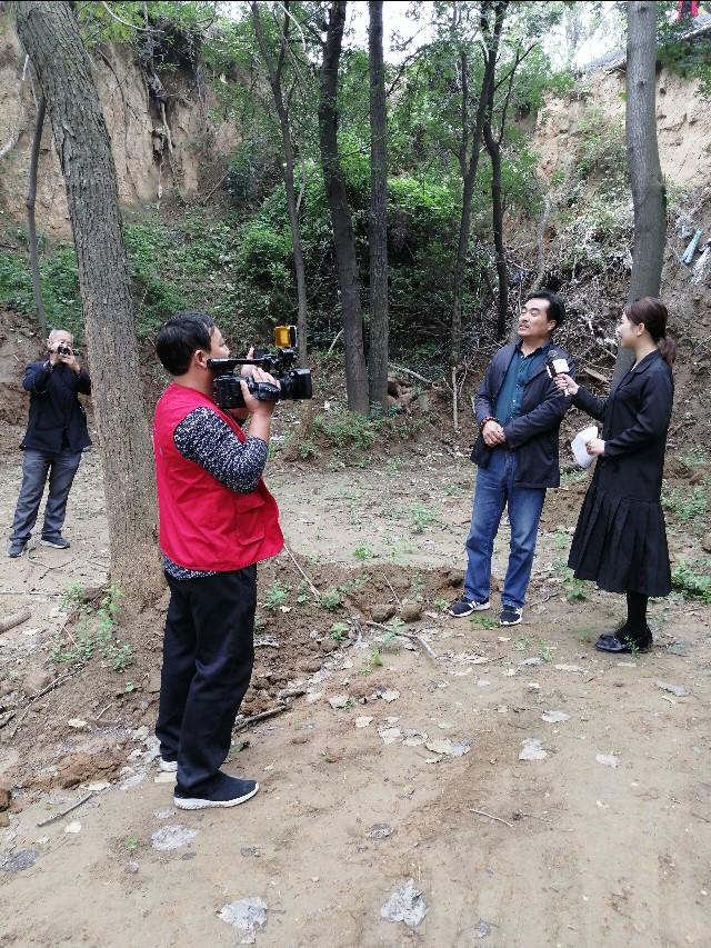 张培公到豫剧发源地穆沟村采访追忆豫剧“十八兰”的故事。