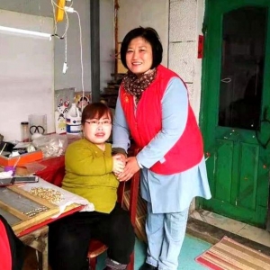 她生前热爱公益，逝后捐献眼角膜