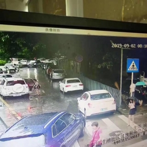 深圳一位阿尔茨海默症老人体检时走失，隔天被公益救援队队员发现