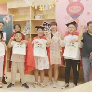 女儿与白血病斗争3年，暖心老爸说：就算失去工作前程也要留住你