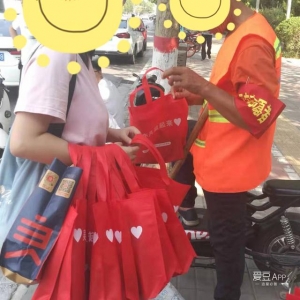 190908 吴亦凡公益郑州站传递正能量 人美心善妮天使线下送爱心