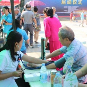 康爱公益捐赠100万元善款，助癌症患者重拾生活信心