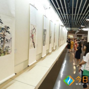 泉州退休教师发起义卖作品展 接力爱心助力公益