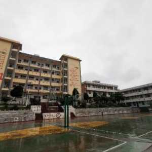 发起“阅书乐捐公益行”行动 阅文集团助力云南学子圆“文学梦”