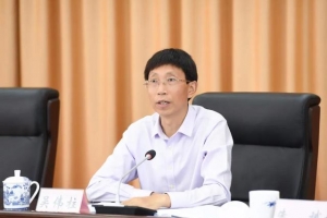 公益头条现场：余杭滴水公益联合奥园华景川上锦宸府送口罩 ...