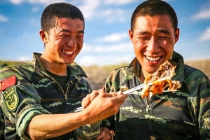 军人的伙食费涨了，这事不简单