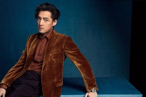 最近胡歌在做公益，那他前女友薛佳凝在做什么呢？