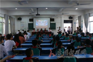 公益助学 情暖校园 永州日升学校为留守儿童捐赠200套校服 ...