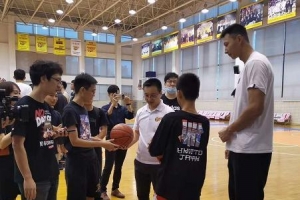 独臂篮球少年圆梦，证明弘扬公益慈善，对CBA的发展有三大好处 ...