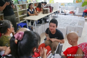 越南20岁癌症少女剃光头对战病魔，病情好转后长出秀发，热衷公益 ...