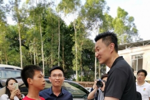 你帮我，我帮人！独臂篮球少年撑“杜锋篮球场”公益项目 ...