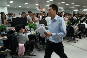 黄峥卸任拼多多CEO，还“放弃”了1000亿个人财富，“接班人”为何是他？ ...