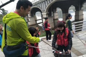 湖南张家界开展“保护母亲河，呵护一湖四水”净滩公益行动 ... ... ... ...