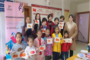 公益头条热点：公益绘画课堂走进通济社区
