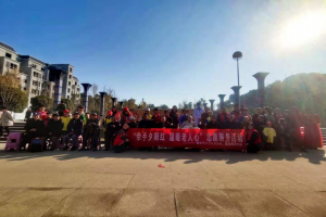公益头条热点：牵手夕阳红 温暖老人心