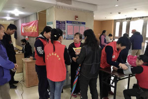 公益头条热点：免费理疗进社区 贴心服务暖人心