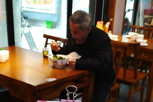 公益头条热点：月行一善 善行一生