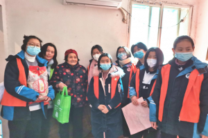 公益头条热点：邻里帮扶，走进社区