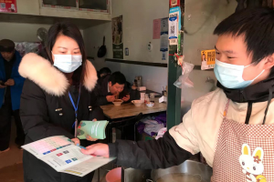 公益头条热点：垃圾分类进商铺 多措并举不留白