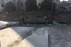 公益头条热点：脏乱空地华丽变身 小区业主纷纷点赞