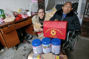 湖南张家界春节慰问送关怀 浓浓关爱暖人心