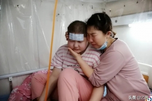 血癌少女自知治疗无望，哭求妈妈：我想回家过一个年，想看看姐姐 ...