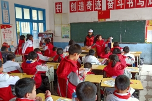 刺绣文化进校园 传承从娃娃抓起