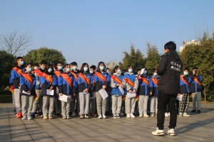 学习雷锋精神·守护好一江碧水—— 团县委组织开展学雷锋活动 ...