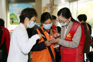 公益头条热点：杭州志愿者积极参与新冠疫苗接种一线志愿服务 ...