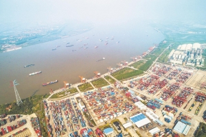武汉打造内陆最大水铁联运基地，今年8月试运行