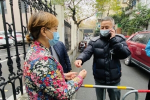 公益头条热点：线上志愿者温暖陪伴社区独居老人