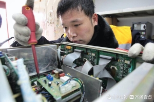 拾光｜守护列车“好声音”，火车通信工年修火车喇叭40余万个 ...