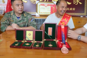敲锣打鼓送喜报，荣耀不再静悄悄