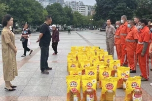光明网访谈万友洪：善行十年初心不移，铿锵玫瑰风雨前行