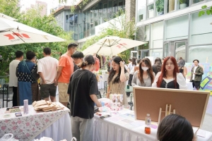 公益头条现场：美好生活致敬未来，“后院市集”志愿同行