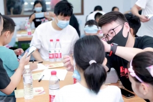 公益头条现场：共庆中秋佳节，爱心携手送温暖志愿行动 ...