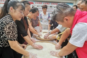 美丽家乡关爱行：走进重庆，打糍粑庆中秋