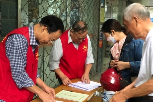 助力垃圾分类，成园社区“银立方”志愿者在行动