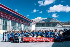 公益头条现场：“特有爱”车主支援活动走进四川甘孜