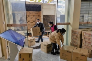 “小药包”传递“大温暖”——为困境家庭发放防疫药包